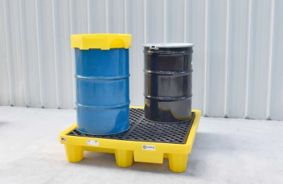 Black and yellow spill containment pallet with integrated drain