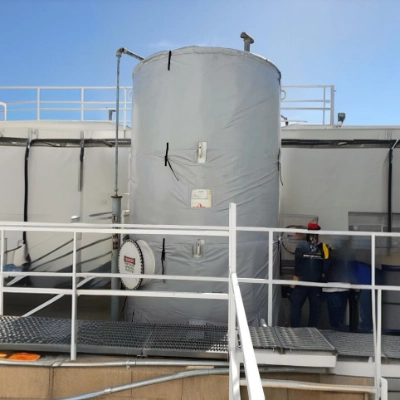 Custom blanket on a vertical tank