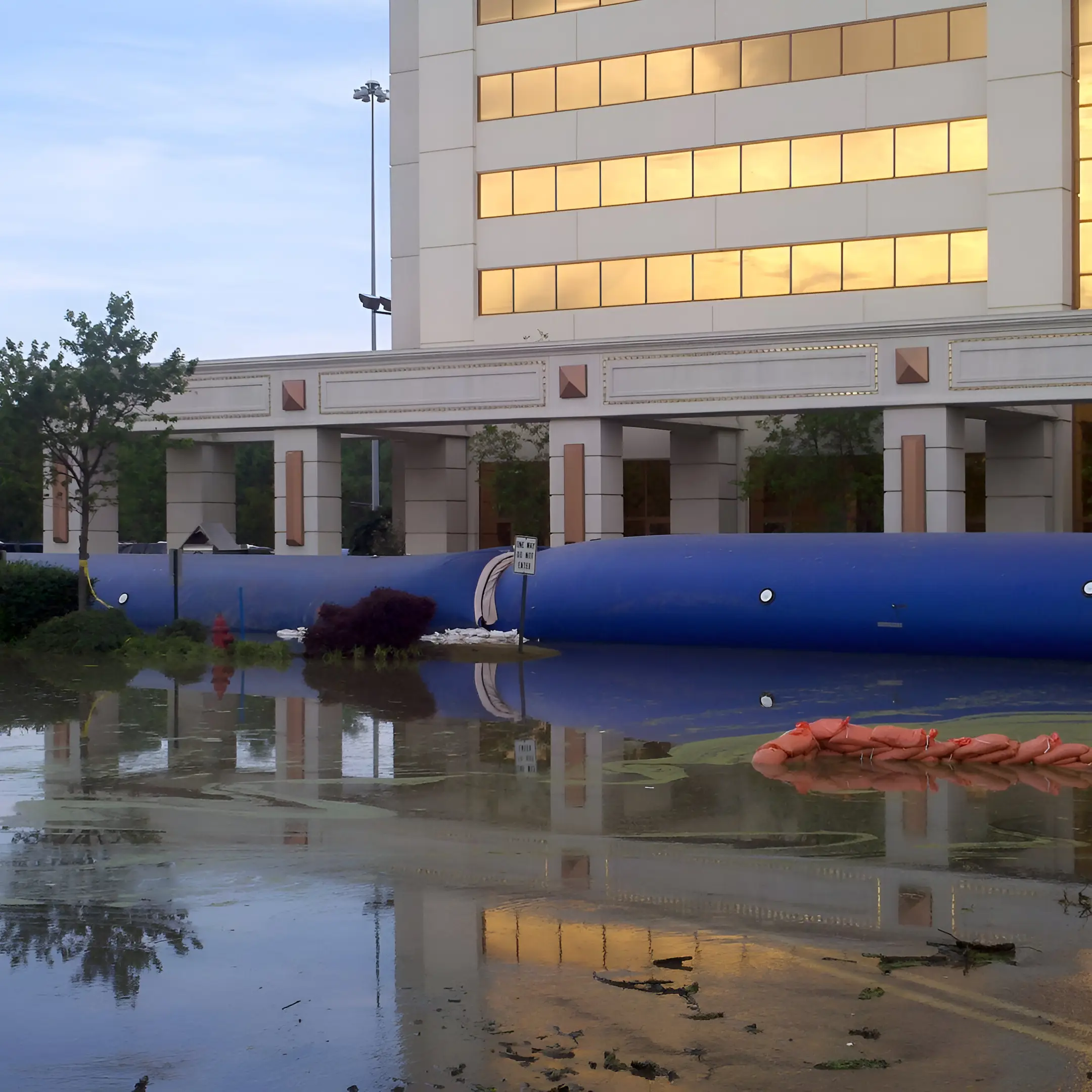 Inflatable flood barrier for temporary protection
