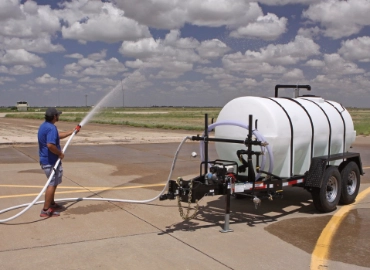 Municipal water trailer with spray bar and hose reel